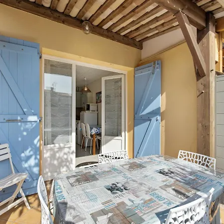 Studio For 4 *